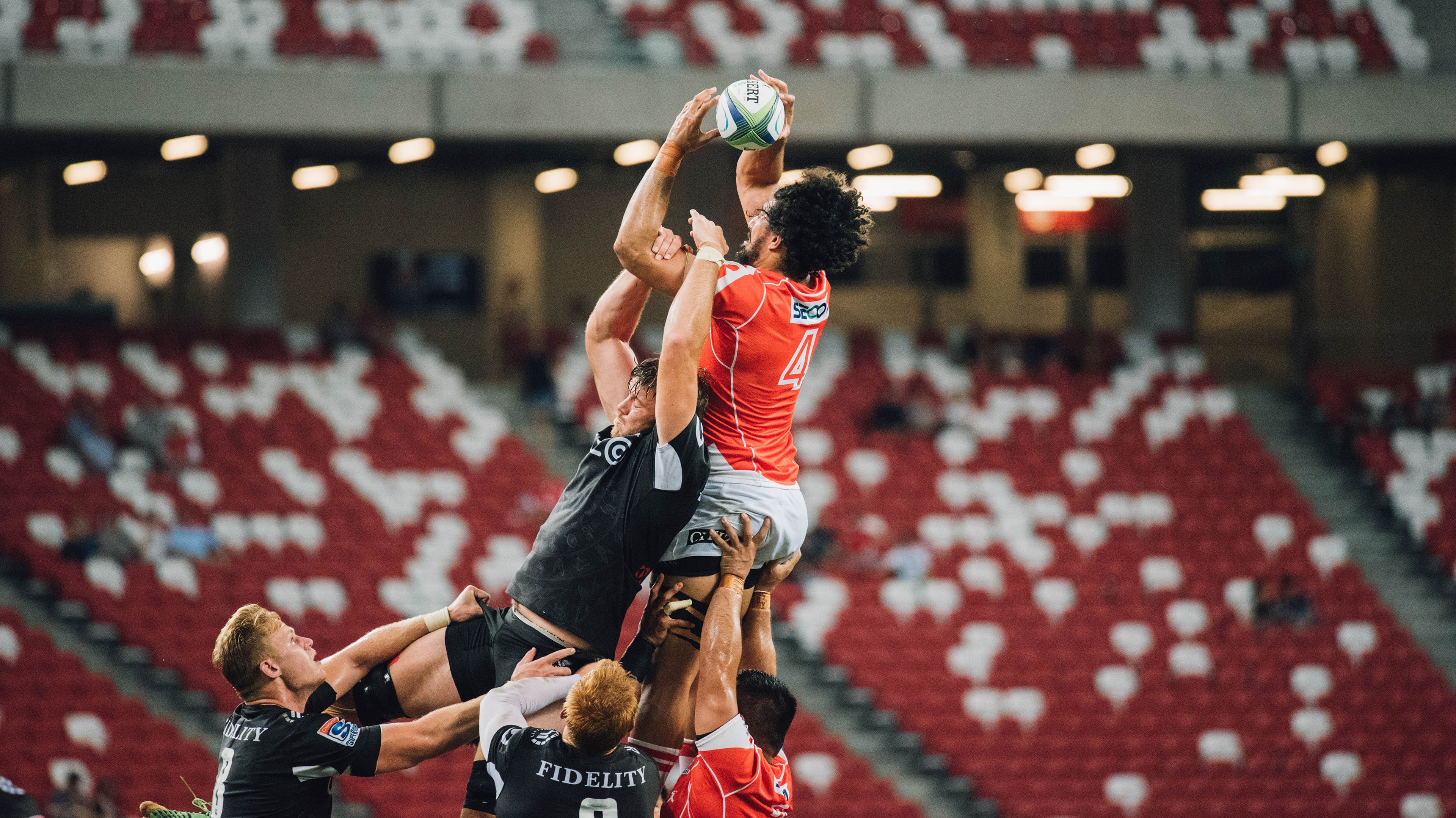 -_彩色城锁跑：在城市墙壁留下奔跑的轨迹_，彩色城市图片大全