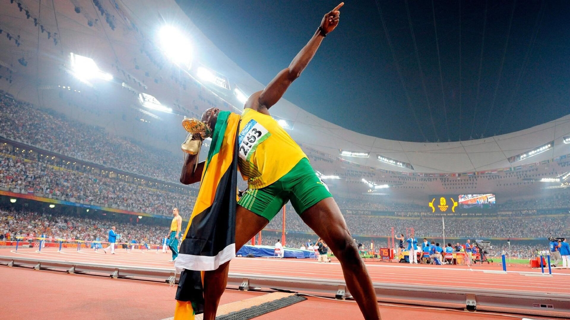 -爬山比赛，征服高峰的勇气与智慧，爬山比赛打一成语是什么成语