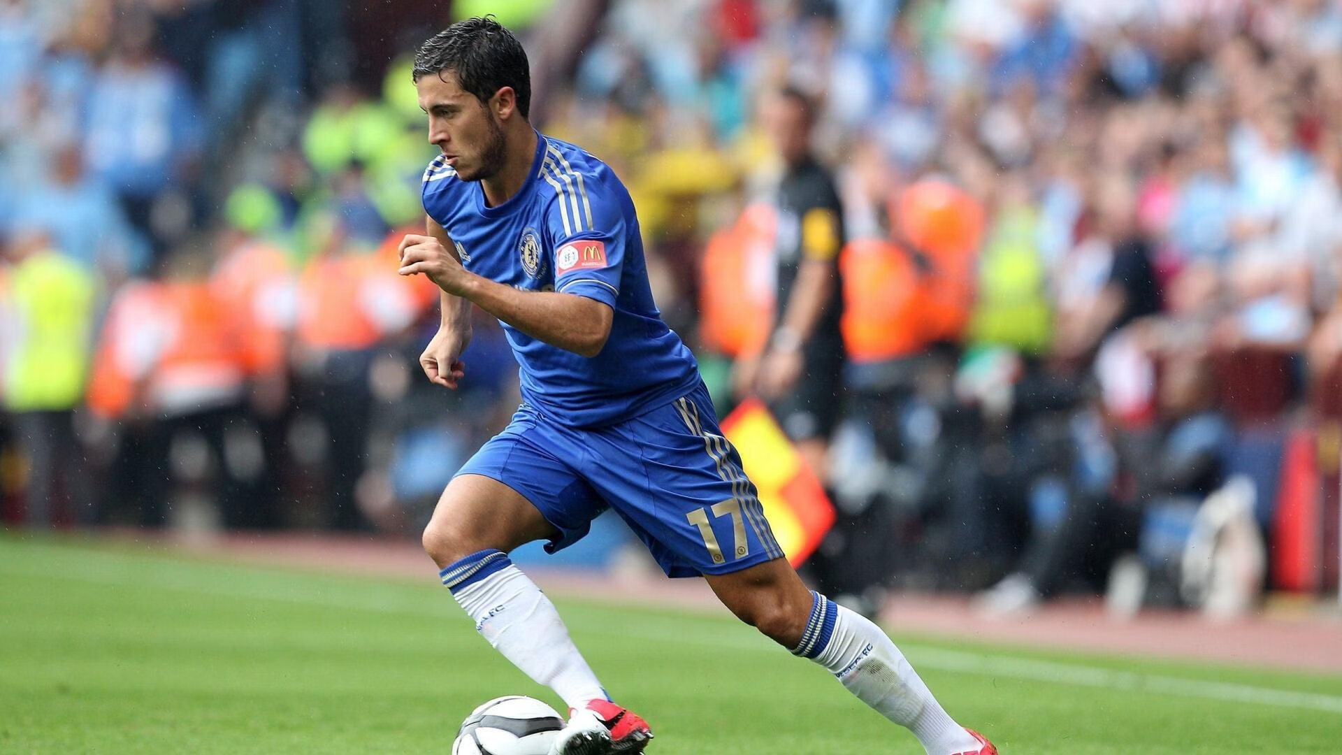 邪不胜正：逆境中勇敢奋战的足球英雄，邪不胜正为主题的故事